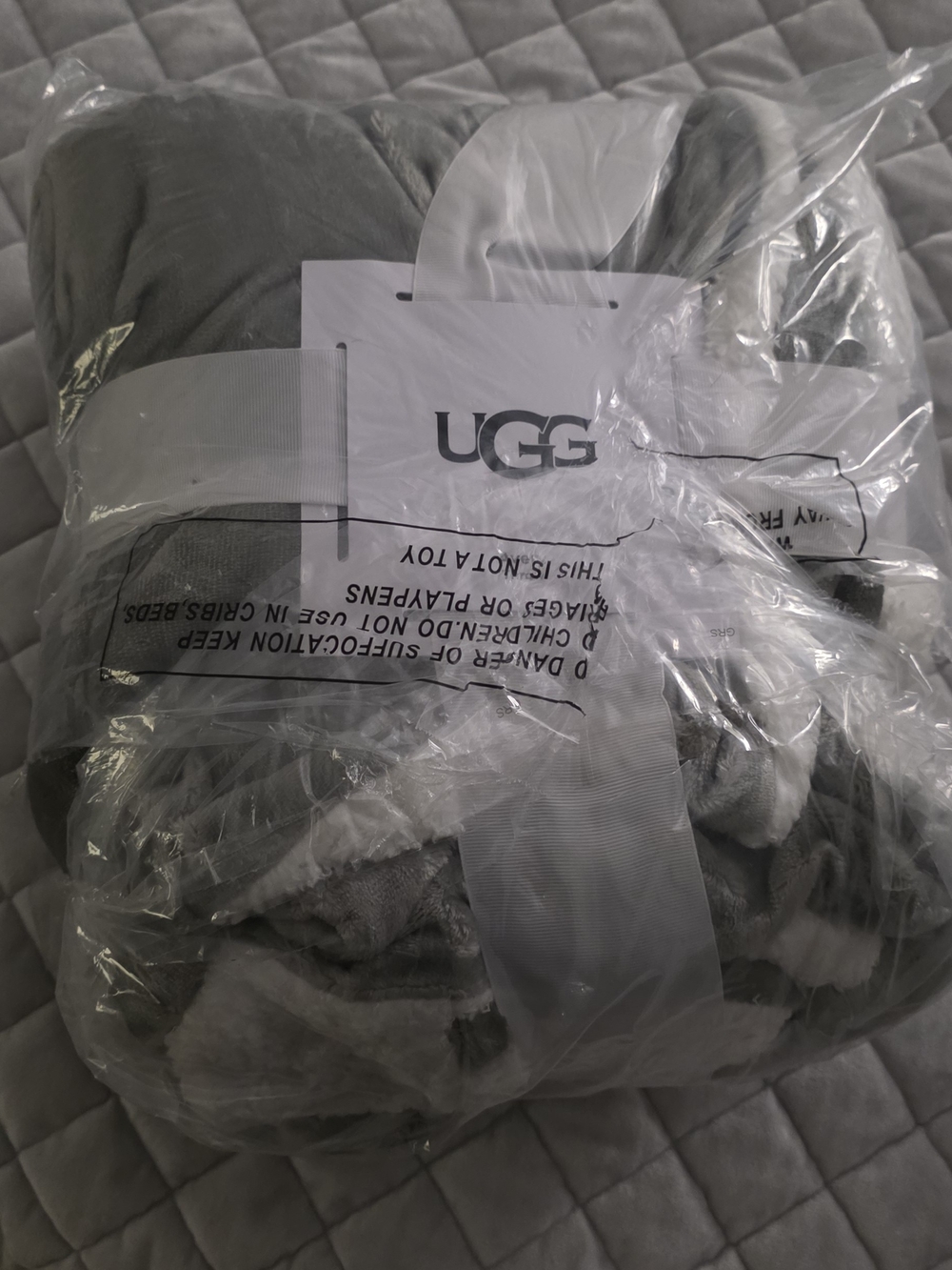 UGG Reversible Plush Sherpa Throw in Gray and White - Picture 4 of 6